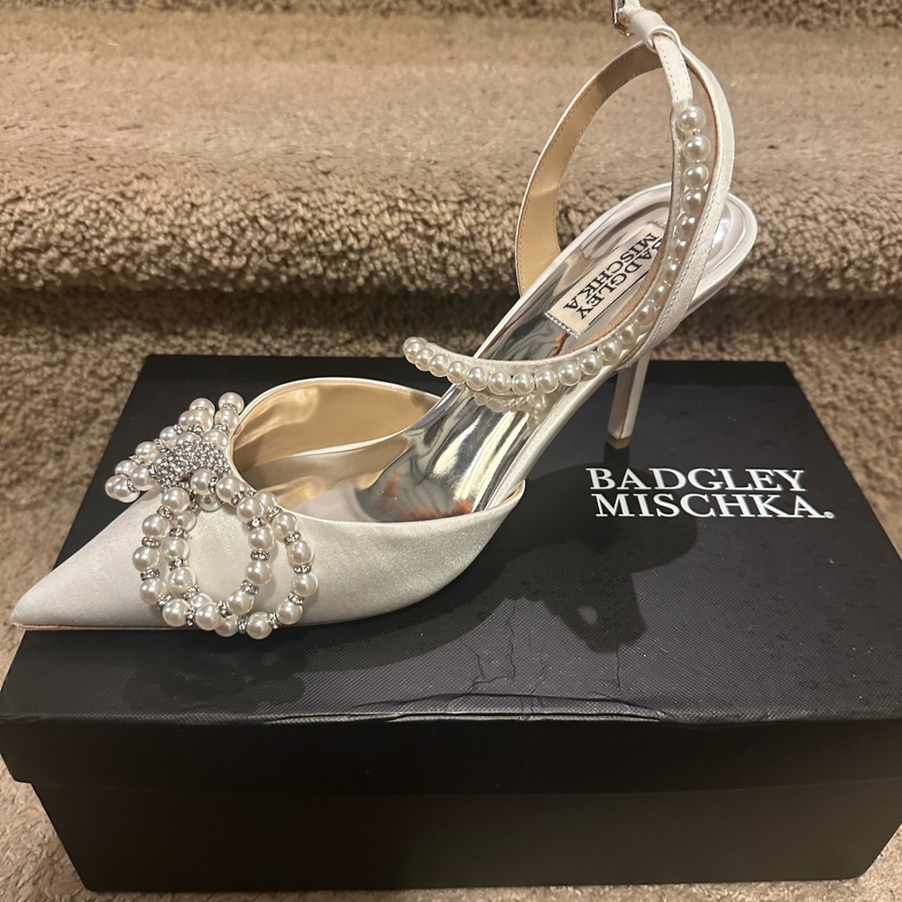 Brand: Badgley Mischka
Badgley Mischka Women's Sacred Pump